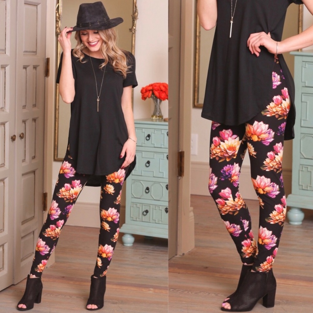 • NEW! • Lotus Print Leggings